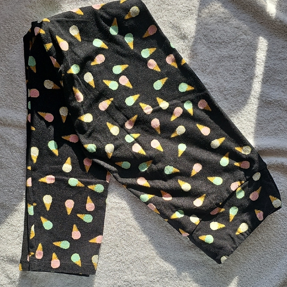 LuLaRoe Black Leggings With Ice Cream Cones